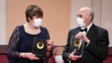 FILE - Japan Prize 2022 laureates Katalin Kariko, left, and Drew Weissman, right, pose with their trophies April 13, 2022, in Tokyo. The Nobel Prize in medicine awarded to the pair was announced Oct. 2, 2023. 