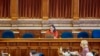 La periodista Laura Belin en la Cámara de Representantes del estado de Iowa después de una lucha de cinco años para asegurar las credenciales de los medios. [Foto: Greg Hauenstein].