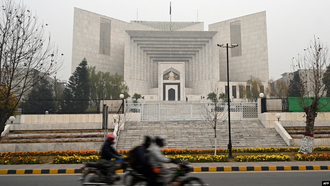 سپریم کورټ وویل افسوس په دې خبره دی چې په داسې مقدمو کې جذبات راپارېږي خو ایین هر شهري ته په خپل مذهب د عمل کولو حق ورکوي