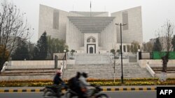 سپریم کورټ وویل افسوس په دې خبره دی چې په داسې مقدمو کې جذبات راپارېږي خو ایین هر شهري ته په خپل مذهب د عمل کولو حق ورکوي