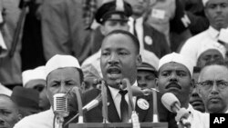 FILE - Martin Luther King Jr. akitoa hotuba yake maarufu 'I Have a Dream' katika viwanja vya Lincoln Memorial Agosti 28, 1963, Washington. 