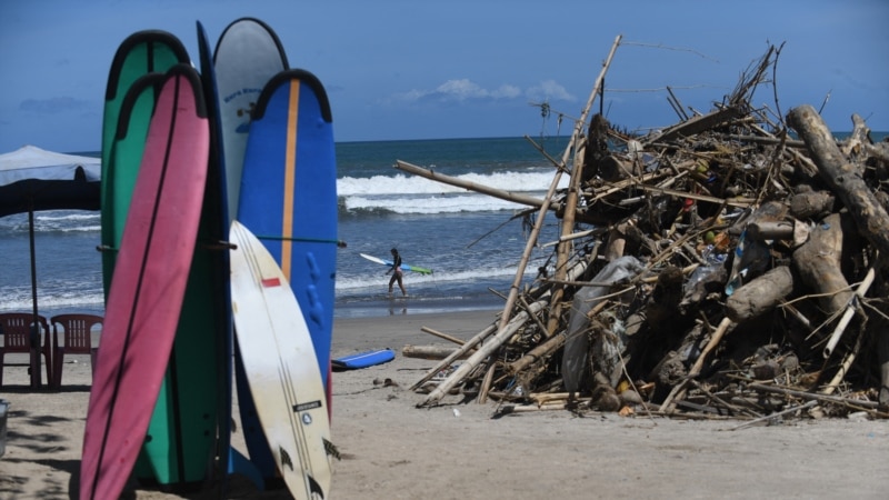 Indonesia akan Deportasi Peselancar Australia yang Mengamuk Sewaktu Mabuk 8 Indonesia akan Deportasi Peselancar Australia yang Mengamuk Sewaktu Mabuk