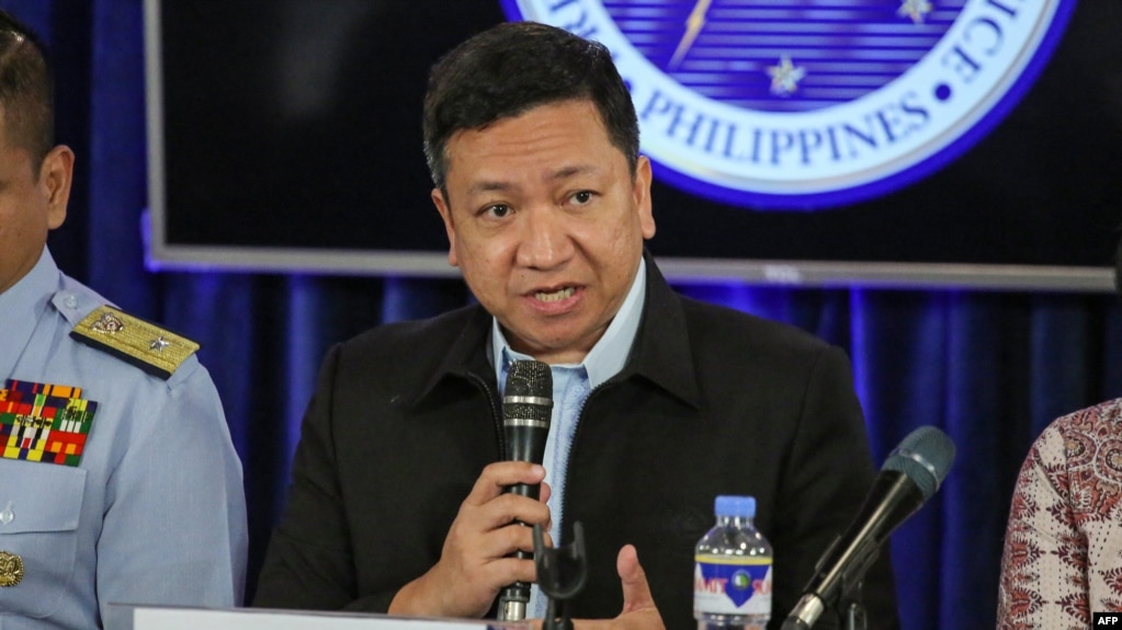 资料照： 菲律宾国家安全委员会助理总干事乔纳森·马拉亚（Jonathan Malaya ）在马尼拉举行的记者会上讲话。（2023年12月11日）(photo:VOA)