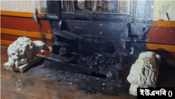 কক্সবাজার জেলার রামুর বড় ক্যাং নামে পরিচিত বৌদ্ধ বিহারে আগুন ধরিয়ে দেয়া হয়েছে। ৫ জানুয়ারি, ২০২৪।