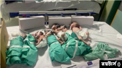 হামাস-ইসরাইল সংঘর্ষের মধ্যে বিদ্যুৎ বিভ্রাট দেখা দিলে গাজার শিফা হাসপাতালে ইনকিউবেটর খুলে নেয়ার পর বিছানায় রাখা নবজাতক। রয়টার্স ফাইল ছবি।