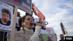 Efrat Machikawa clama desde la frontera con Gaza por la liberación inmediata de su tío y de todos los secuestrados en pode de Hamás y de la Yihad Islámica.