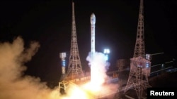 北韓官媒照片顯示北韓2023年11月21日晚間稱 “成功發射” 偵察衛星「萬裡鏡－1號」。