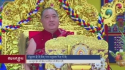 ཞེ་ཆེན་རབ་འབྱམས་རིན་པོ་ཆེས་འབྲུག་ནང་ཟླ་བ་གསུམ་ལྷག་རིང་རིན་ཆེན་གཏེར་མཛོད་ཀྱི་བཀའ་ཆོས་གནང་བཞིན་པ།