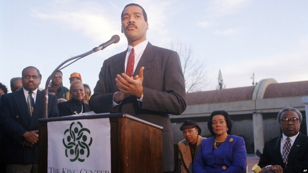 FILE - Dexter King, son of Martin Luther King Jr., speaks to the press outlining his family's plan for an interactive museum to be built at the MLK Center in Atlanta, Dec. 28, 1994. King died at age 62 on Jan. 22, 2024. 