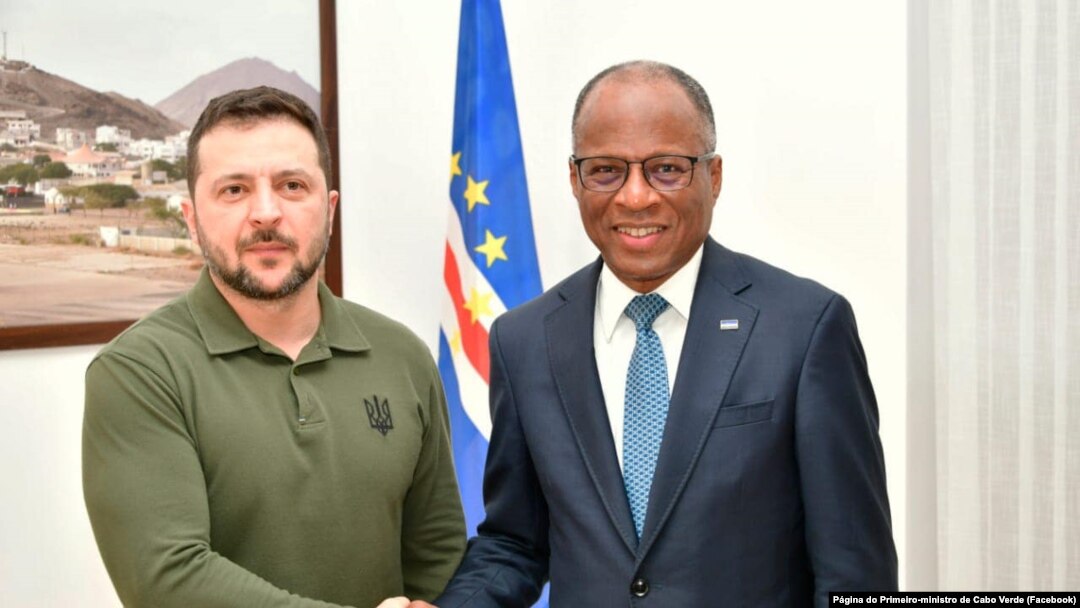 Presidente da Ucrânia, Volodymyr Zelenskyy, e primeiro-ministro de Cabo Verde, Ulisses Correia e Silva, Sal, Cabo Verde, 9 dezembro 2023