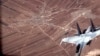 Na ovoj slici napravljenoj od video snimka koji su objavile američke vazduhoplovne snage, ruski SU-35 leti u blizini drona MK-9 Riper američkog ratnog vazduhoplovstva 5. jula 2023. godine iznad Sirije.