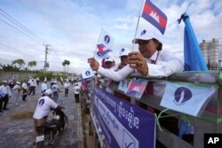 Candlelight Party supporters participate in an election campaign for the June 5 communal elections in Phnom Penh on May 21, 2022. (Heng Sinith/AP)