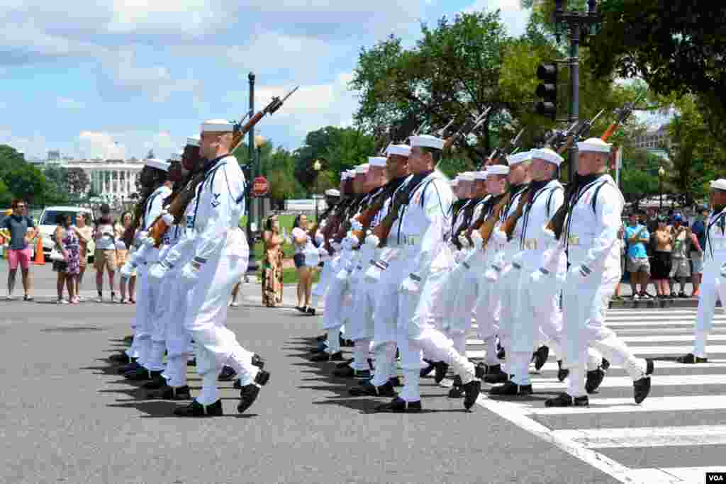 La festividad celebra la adopción unánime por parte del Segundo Congreso Continental de la Declaración de Independencia el 4 de julio de 1776. 