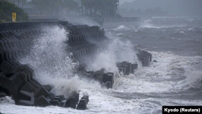 Japan issues emergency warning as powerful Typhoon Shanshan nears