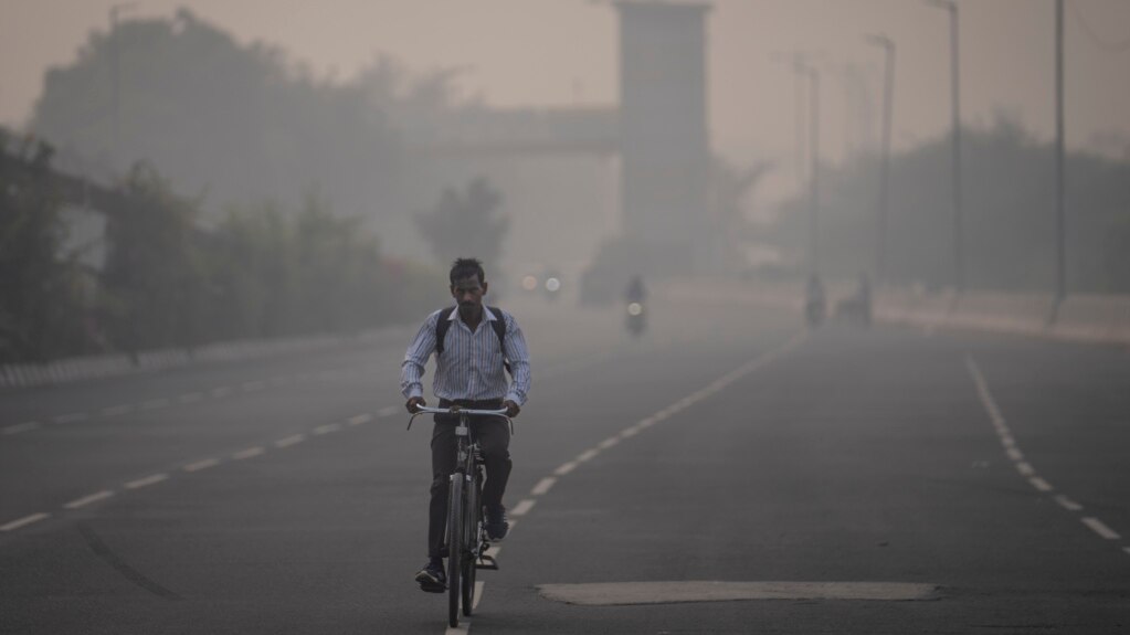 Masks, Polluted Air Are Back in New Delhi