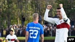 Cristiano Ronaldo célèbre son but lors du match entre l'Islande et le Portugal à Reykjavik le 20 juin 2023.