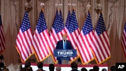 El candidato republicano, el expresidente Donald Trump, habla en una fiesta nocturna electoral del supermartes, el martes 5 de marzo de 2024, en Mar-a-Lago en Palm Beach, Florida, EEUU.