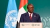 Presiden Guinea Bissau Umaro Sissoco Embalo berbicara dalam sidang paripurna pada Konferensi Iklim PBB, COP28, di Dubai, pada 1 Desember 2023. (Foto: AP/Peter Dejong)