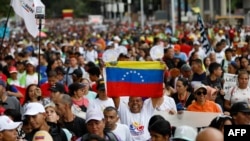 Para pendukung Presiden Nicolas Maduro ambil bagian dalam aksi membela Hukum melawan Fasisme, Neofasisme, di Caracas, Venezuela, pada 23 Agustus 2024. (Foto: AFP/Pedro Rances Mattey)