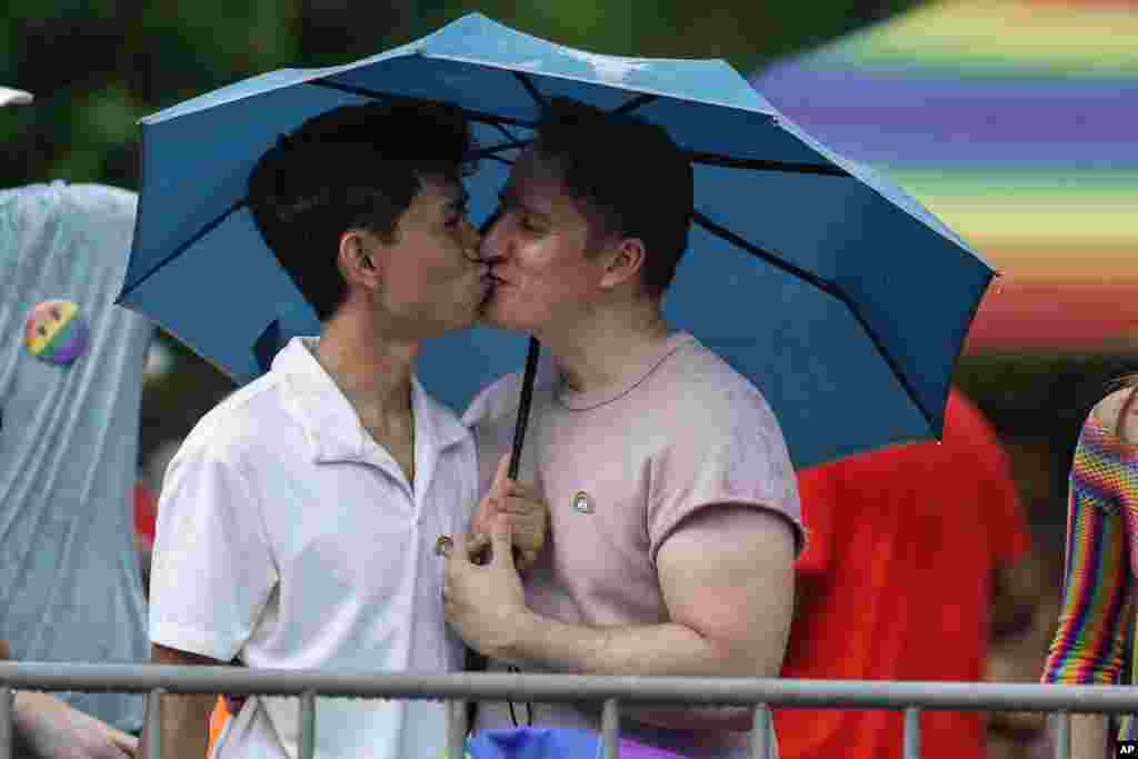 APTOPIX Chicago Pride Parade