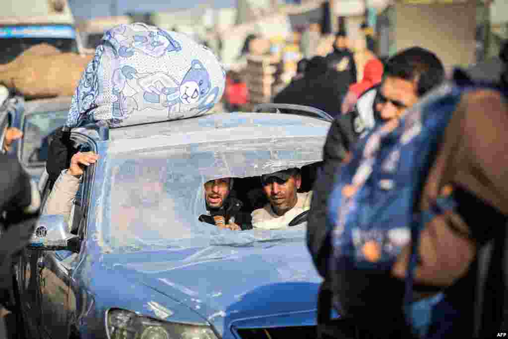 This photograph taken in the southern part of Khan Yunis in the southern Gaza Strip shows Palestinian families fleeing the city on the coastal road leading to Rafah.&nbsp;The Israeli army bombarded Khan Yunis after Israeli Prime Minister rejected what he said were Hamas conditions for the release of hostages, even amid mounting pressure from their families.&nbsp;