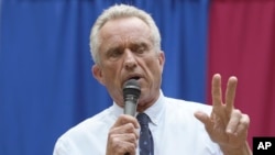 ARCHIVO - El aspirante presidencial demócrata Robert F. Kennedy Jr., habla en un evento de campaña el martes 22 de agosto de 2023 en Spartanburg, Carolina del Sur. 