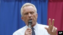 Robert F. Kennedy Jr. abandonó su candidatura por el Partido Demócrata en octubre para postularse como independiente.