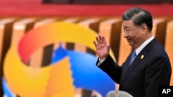中国领导人习近平出席在北京人大会堂举行的一带一路论坛开幕式。（2023年10月18日）