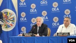 El secretario general de la Organización de Estados Americanos (OEA) Luis Almagro y el secretario adjunto del organismo Nestor Meléndez en conferencia de prensa este martes 20 en la sede de la OEA en Washington. (Foto: Tomás Guevara, VOA)