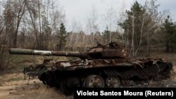 2023年3月24日乌克兰卢甘斯克地区俄罗斯一辆被摧毁的坦克