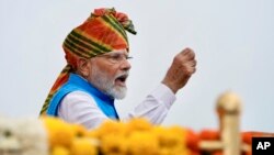 
مودي د نوي دلې د لال قلعې نه د هېواد د ازادۍ د ۷۸ کلنې دستورې په مناسبت قوم ته خطاب وکړو او بنګله دېش ته یې ډاډ ورکړو چې په اقتصادي پرمختګ کې به يې هند ملاتړ ته دوام ورکوي