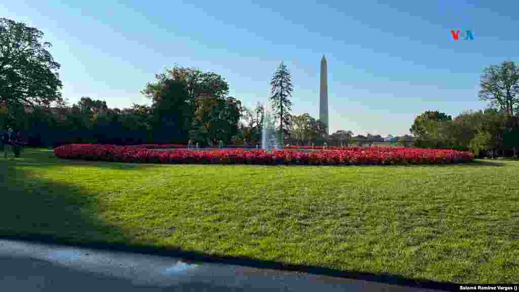 El Jardín Sur tiene una privilegiada vista al obelísco en la Explanada Nacional de Washington. En el se levanta una fuente adornada de flores ubicada justo al lado del huerto que alimenta a la primera familia.