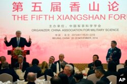资料照：澳大利亚前总理陆克文在北京的香山论坛举办的晚宴上讲话。（2014年11月20日）