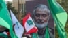 Potret pemimpin Hamas yang terbunuh, Ismail Haniyeh, dipajang dalam demonstrasi yang mengecam pembunuhannya di kota pesisir Sidon, Lebanon, pada 2 Agustus 2024. (Foto: AFP)