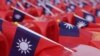 Bendera Taiwan terlihat pada kampanye partai oposisi utama Kuomintang (KMT) menjelang pemilihan presiden, di Kota New Taipei pada 12 Januari 2024. (Foto: AFP)