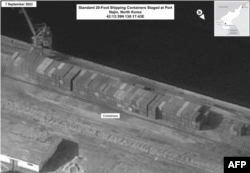 지난 9월 7일과 8일 북한 라진항에 약 6m 표준 규격의 해상 운송 컨테이너 약 300여개가 적재돼 있는 모습이 포착됐다. 미국 백악관이 북한과 러시아의 무기 거래 정황이라며 지난달 13일 공개한 사진.