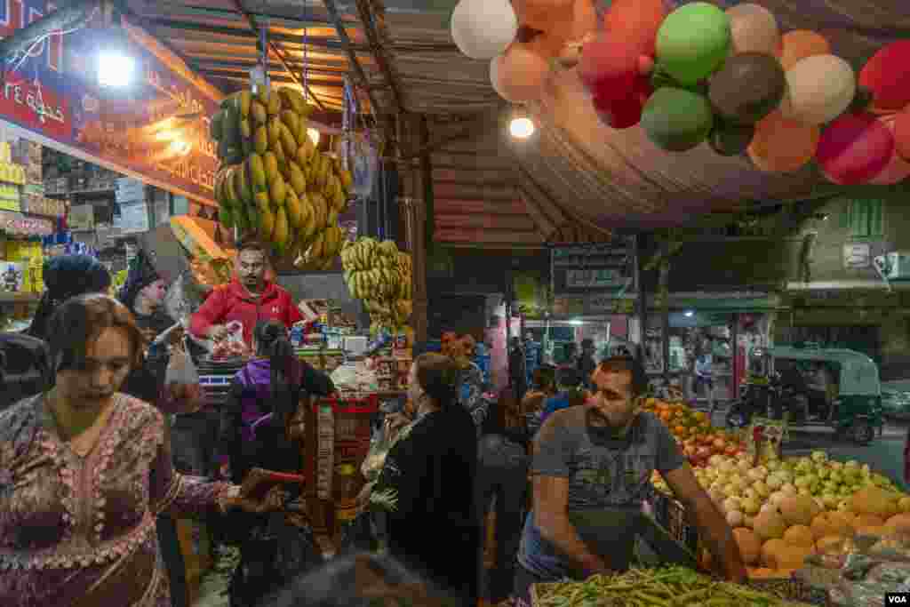 Yousef Abu Karrass, a grocer, says, “Some of my customers are paying me in instalments for their Christmas meal items. I can’t break the hearts of people in need.” Cairo, Egypt, Jan. 6, 2024. (Hamada Elrasam/VOA)