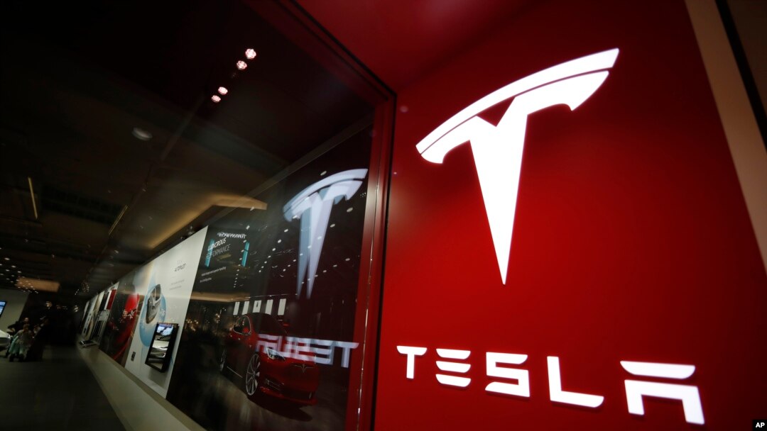 Elektrikli araç üreticisi Tesla, 2 milyondan fazla aracı Otopilot sisteminin onarımı için geri çağırıyor. 