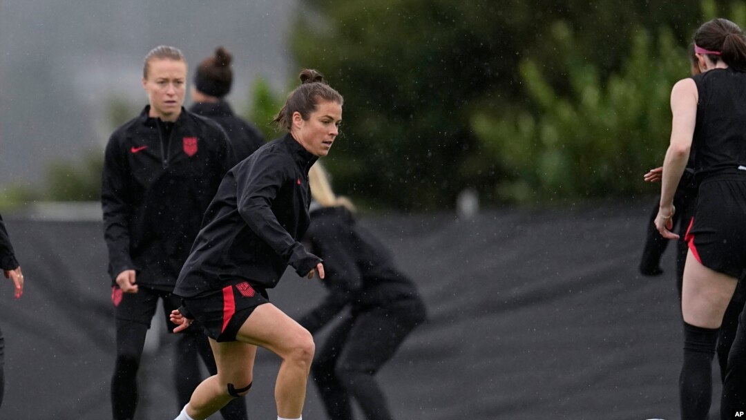United States' Kelley O'Hara, front left,, takes part in drills during practice for the FIFA Women's World Cup, at Bay City Park in Auckland, New Zealand, July 21, 2023.