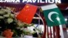 Bendera Pakistan dan China terlihat di pintu masuk Paviliun China, selama Pameran dan Seminar Pertahanan Internasional "Ide 2022" di Karachi, Pakistan, 16 November 2022. (Phoyo: Reuters)