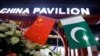 Bendera Pakistan dan China tampak terlihat di pintu masuk Paviliun China, selama Pameran dan Seminar Pertahanan Internasional "Ide 2022" di Karachi, Pakistan, 16 November 2022. (Foto: Reuters)