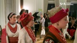 У Нью-Йорку влаштували показ стародавнього українського вбрання. Відео