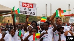 Au Burkina Faso, comme au Niger et au Mali, les régimes militaires tentent de changer de partenaires.