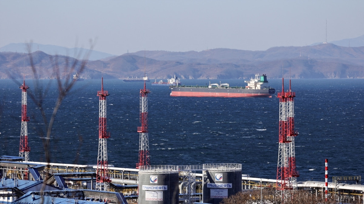 Pakistan PM Says First Discounted Russian Crude Oil Cargo Arrives in