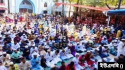 ইসরাইলের হামলায় নিহত ফিলিস্তিনিদের জন্য বাংলাদেশে বিশেষ দোয়া অনুষ্ঠিত হয়েছে।