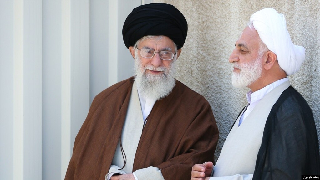 غلامحسین محسنیاژهای رئیس قوه قضاییه جمهوری اسلامی در کنار علی خامنهای رهبر جمهوری اسلامی ایران.