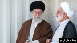 غلامحسین محسنی‌اژه‌ای رئیس قوه قضاییه جمهوری اسلامی در کنار علی خامنه‌ای رهبر جمهوری اسلامی ایران.