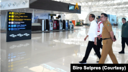 Jokowi menjelaskan, salah satu penyebab “mati suri” Bandara Kertajati karena molornya penyelesaian jalan tol Cileunyi-Sumedang-Dawuan, yang menjadi pendukung bandara itu. (Foto: Courtesy/Biro Setpres)