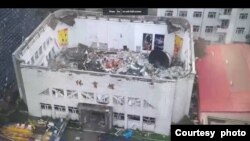 中国黑龙江齐齐哈尔一中学体育馆屋顶坍塌(视频截屏)