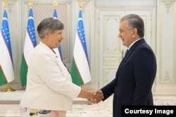 Ambassador Urszula Gacek, head of the OSCE/ODIHR election observation mission, meets with Uzbek President Shavkat Mirziyoyev, in Tashkent, July 3, 2023. (president.uz)